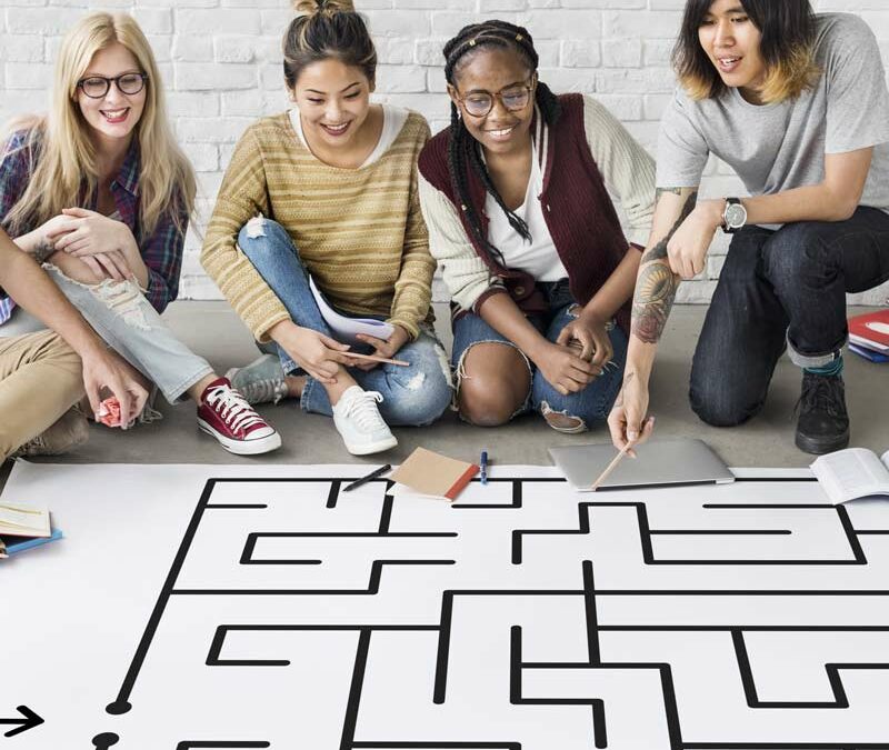 Naviguer dans le Labyrinthe : Les Défis de l’Orientation Scolaire pour les Jeunes d’Aujourd’hui